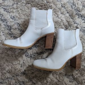 Oasis Society White Bootie
